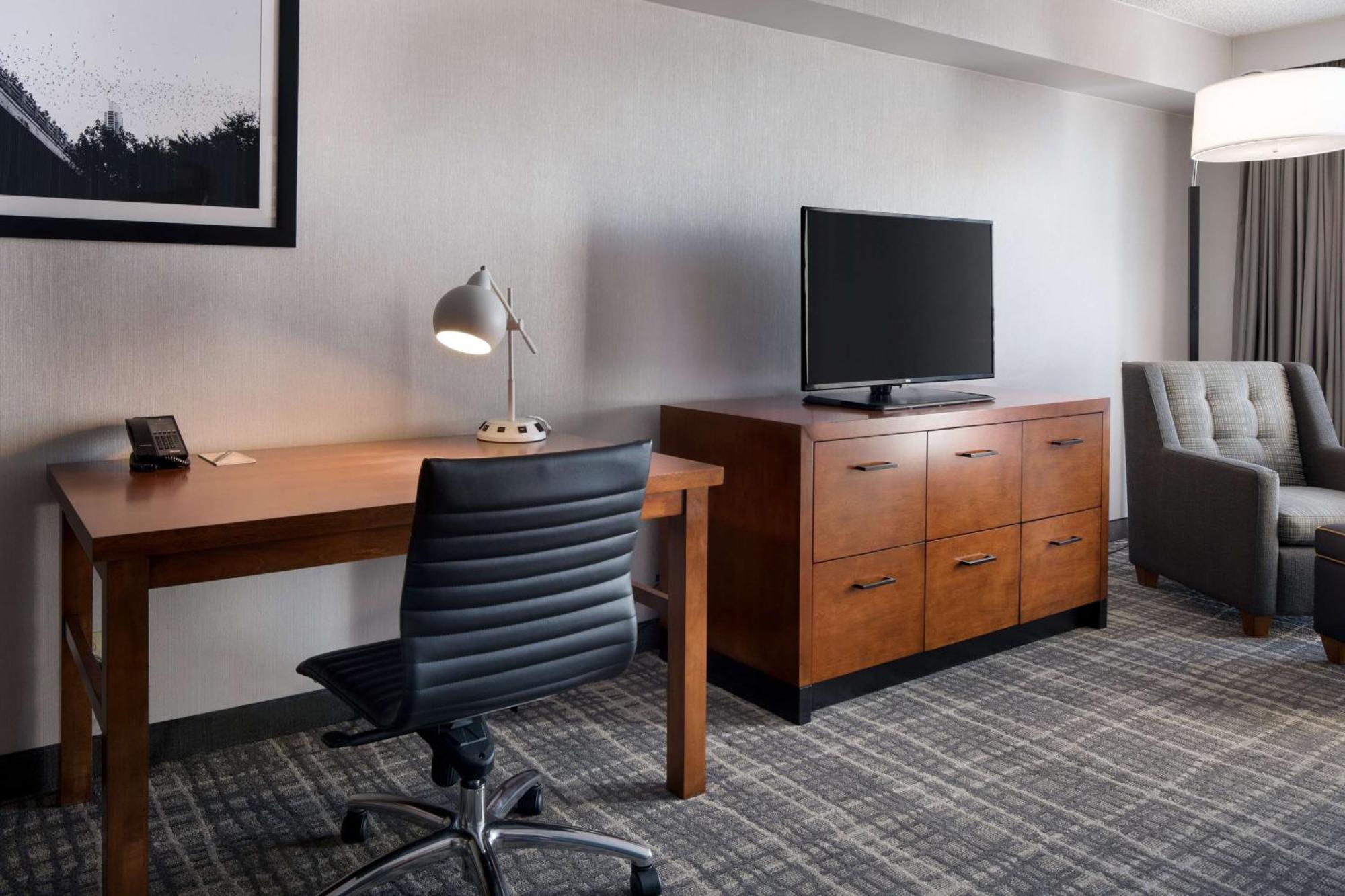 Embassy Suites By Hilton Austin Central Екстериор снимка