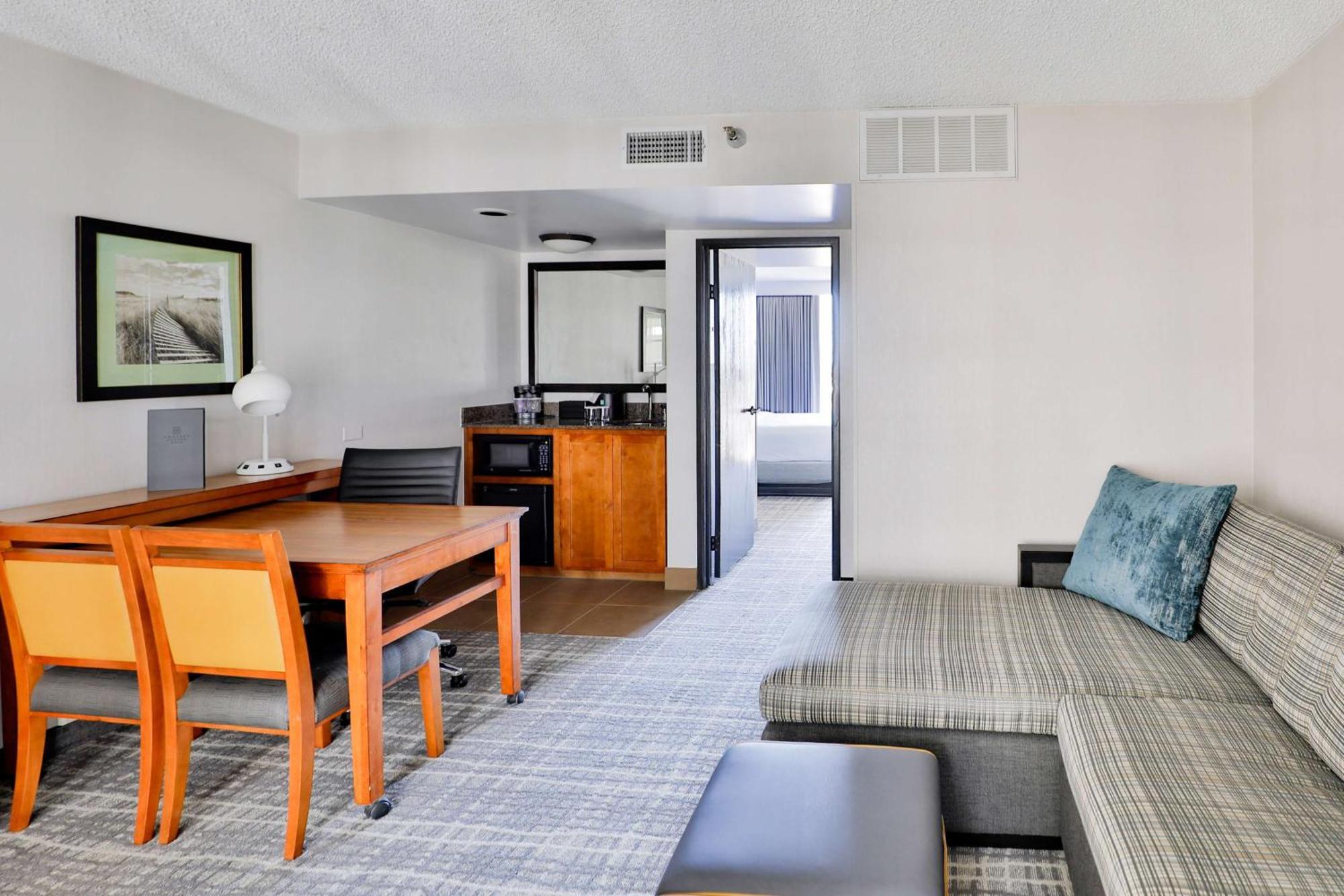 Embassy Suites By Hilton Austin Central Екстериор снимка
