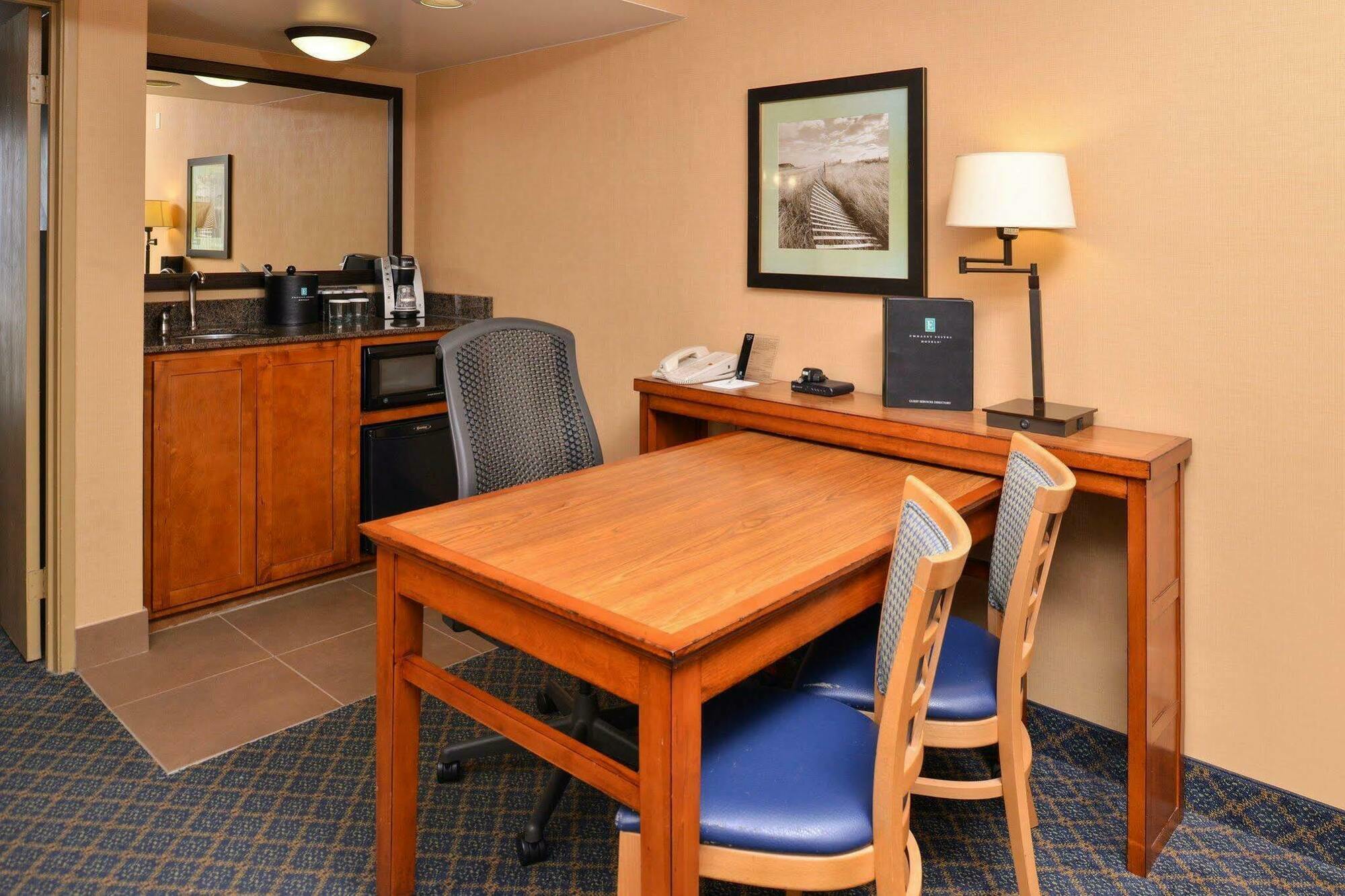 Embassy Suites By Hilton Austin Central Екстериор снимка